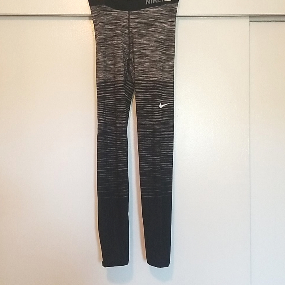 Nike hyperwarm leggings